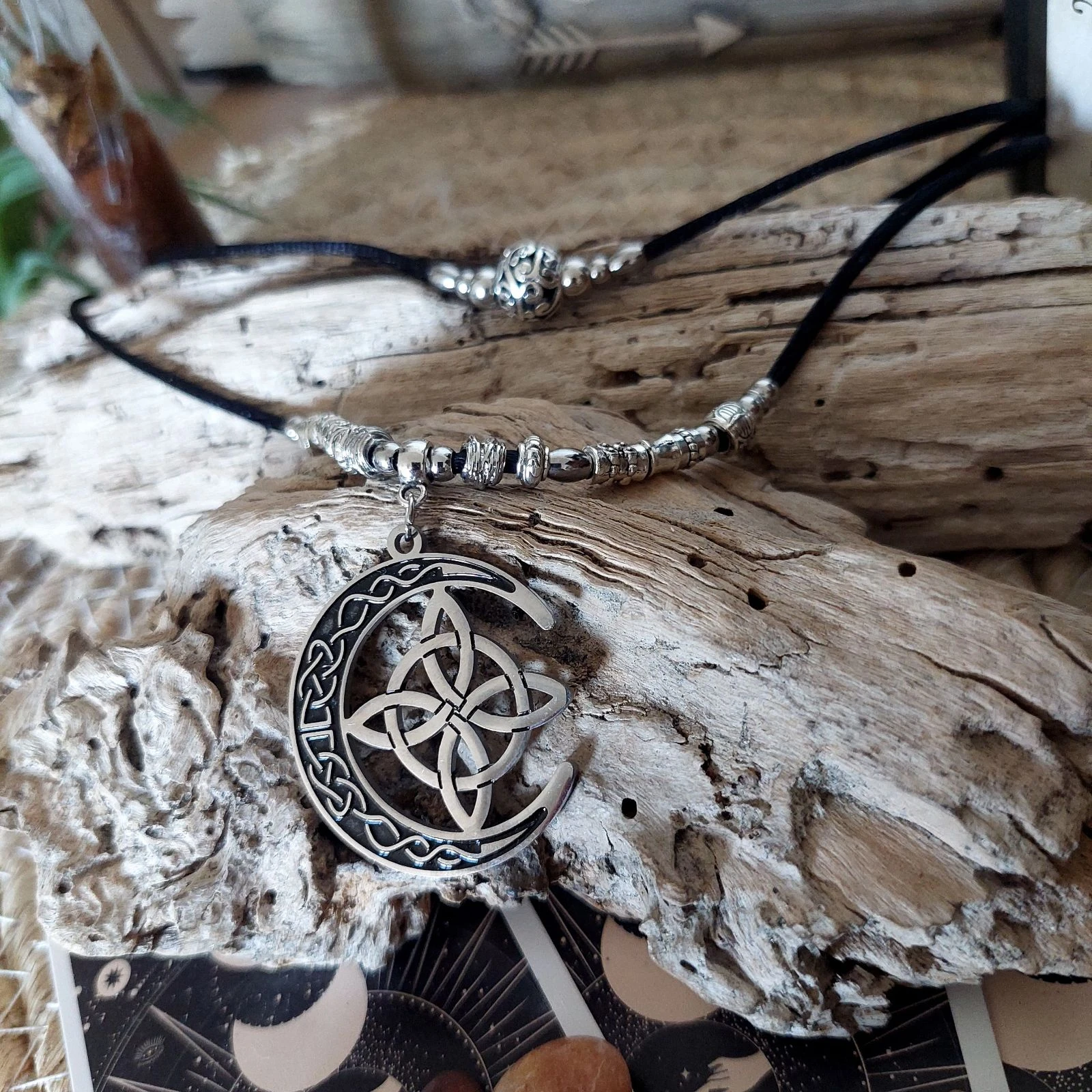 Colar boho-místico de dois colares, lua arabesco nó de bruxa, cetim preto – photo 7